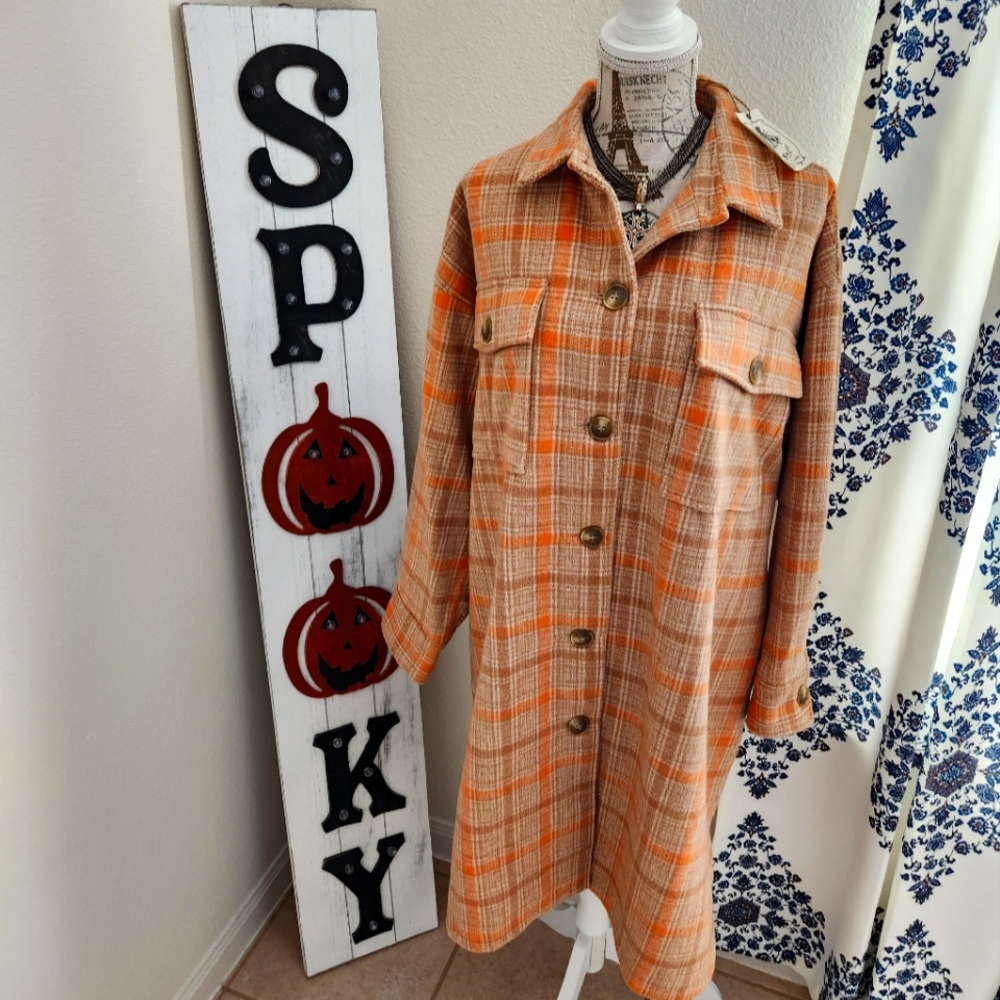 Easel Boutique Trench coat, NWT, Large.